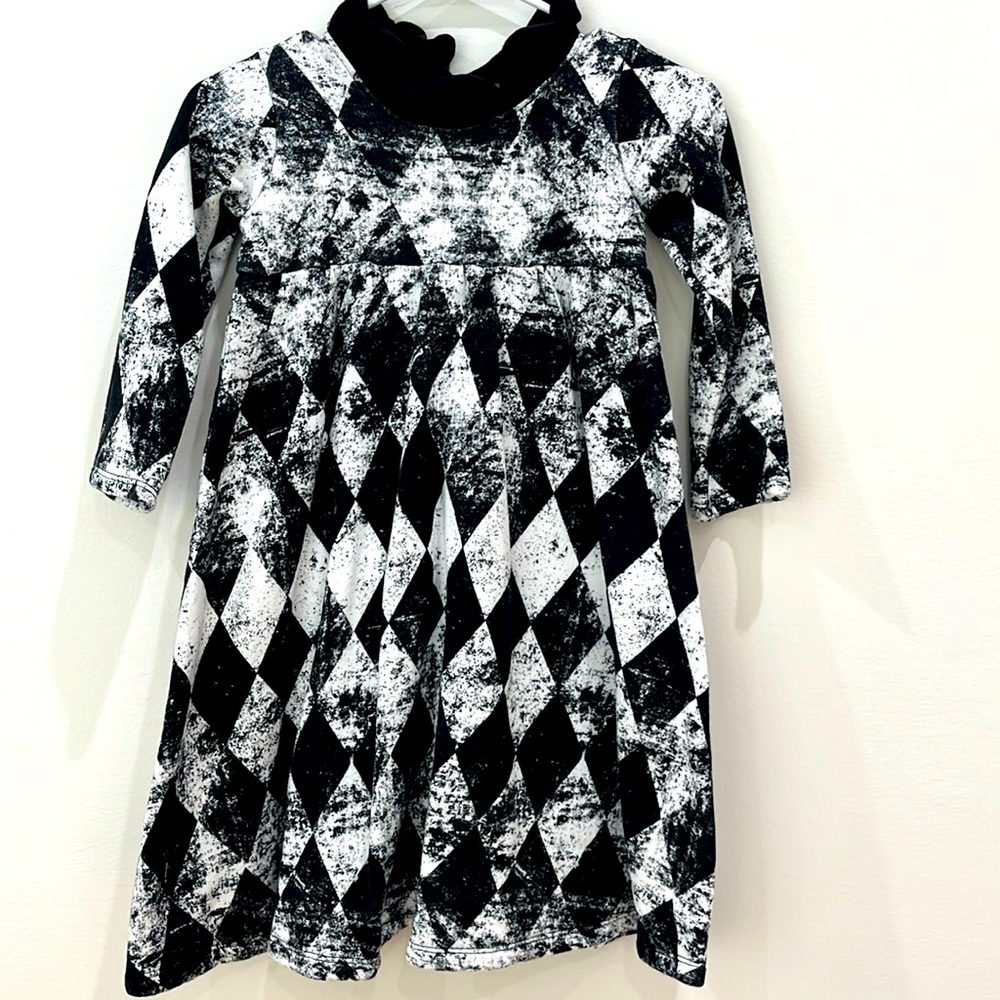 Casual Black and White A-line Dress with Short Sleeves and Cowl Neck